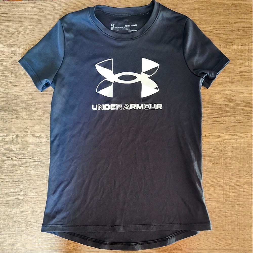 Girls Under Armour short sleeve shirt, black sz Sm